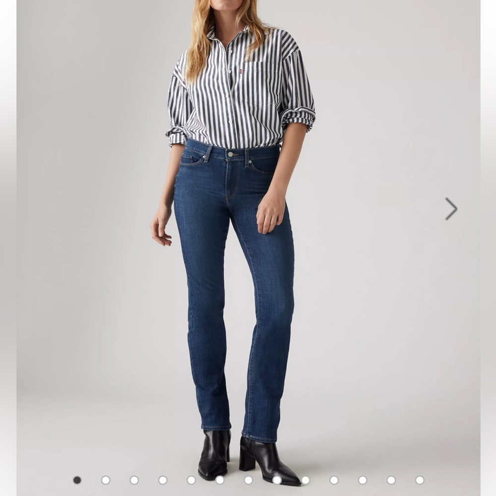 •LEVIS• Women’s Classic Straight Mid Rise Jeans 32x30